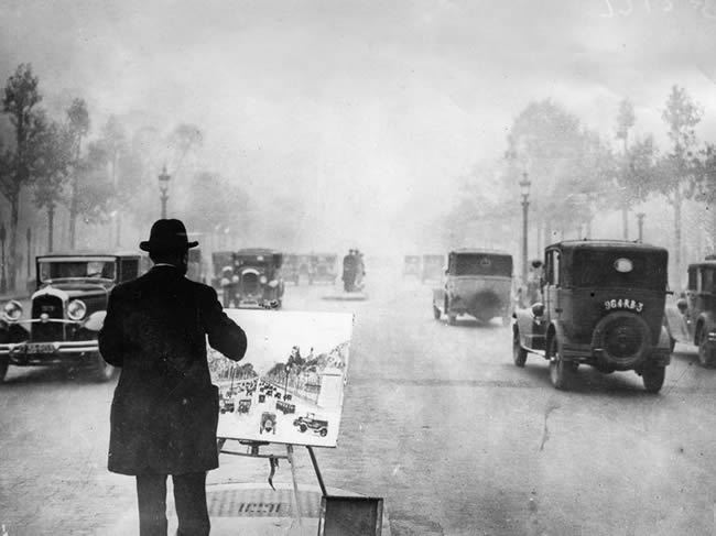 Traffic picture, Painter on the Champs Elysees, Paris