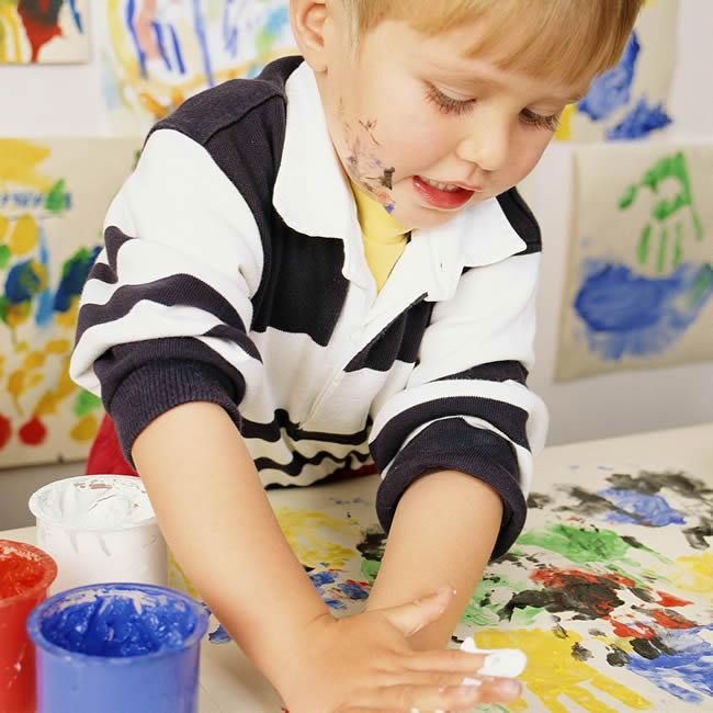 Boy (3-5) Finger-painting