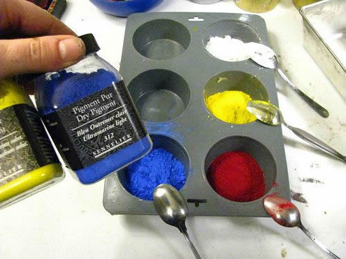 How to make encaustic paint