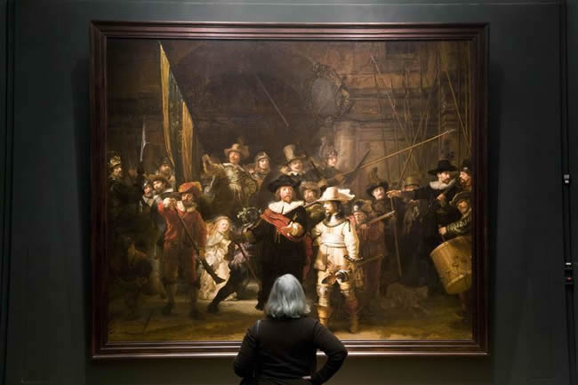 woman looking at Rembrandt painting