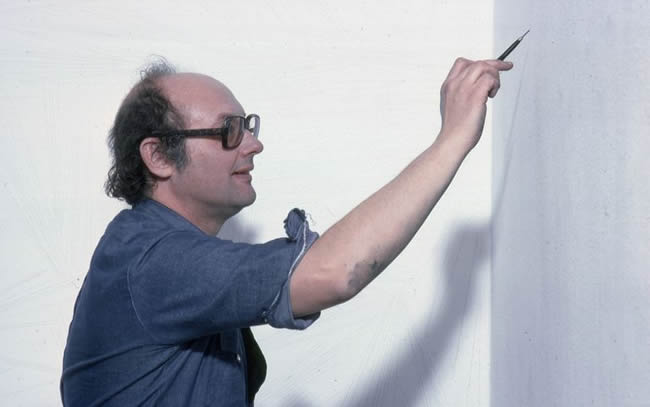 Sol Lewitt creating wall drawing at MOMA (1978)